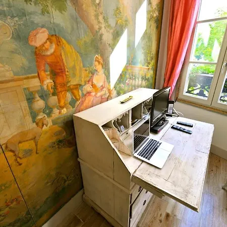 Apartment A Gem At Notre Dame With Ac