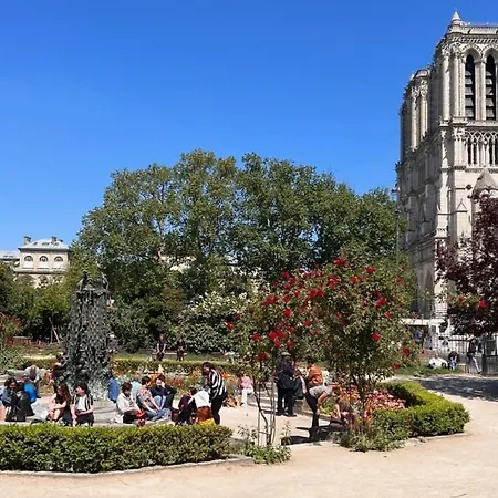아파트 A Gem At Notre Dame