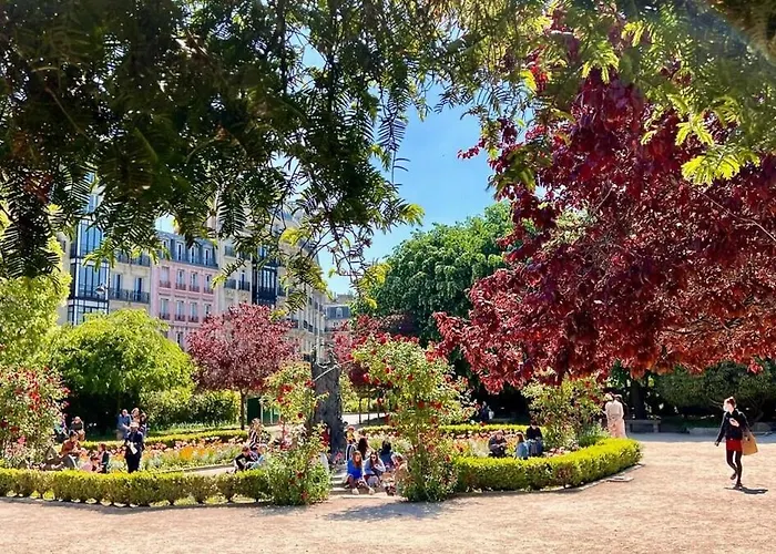 A Gem At Notre Dame Apartment *