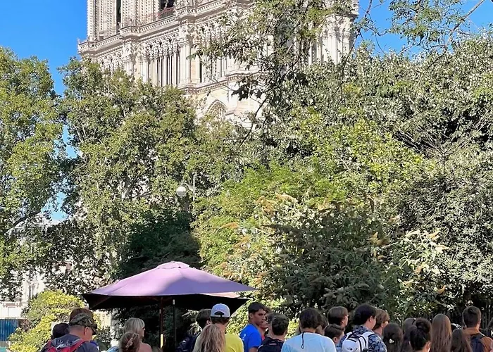 A Gem At Notre Dame Apartment